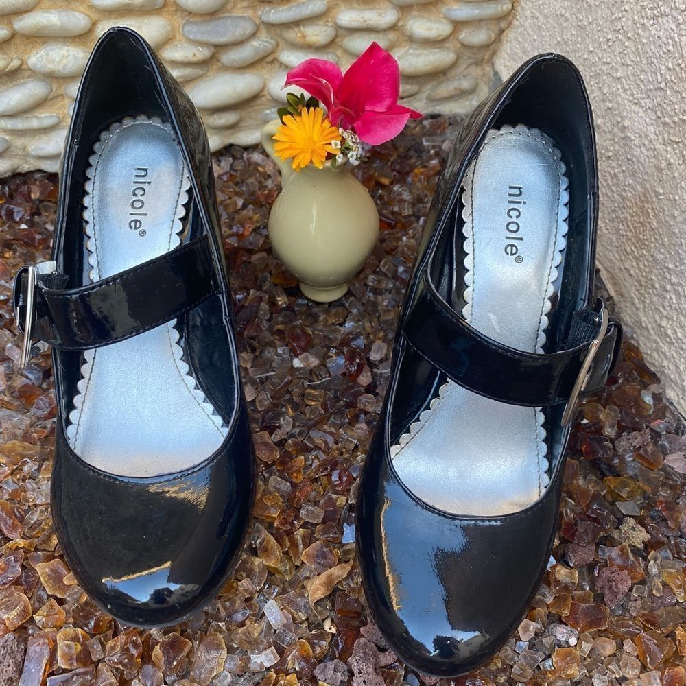 Nicole Glossy Black Wedges